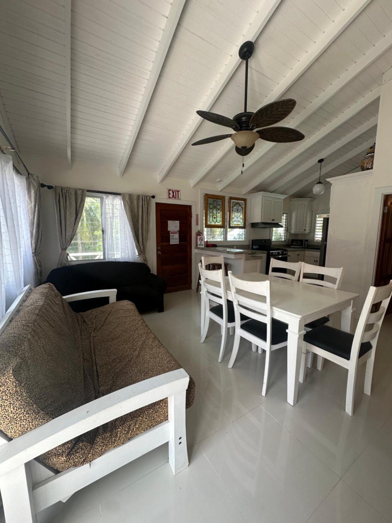 Caye Caulker Boutique Guesthouse Exterior photo